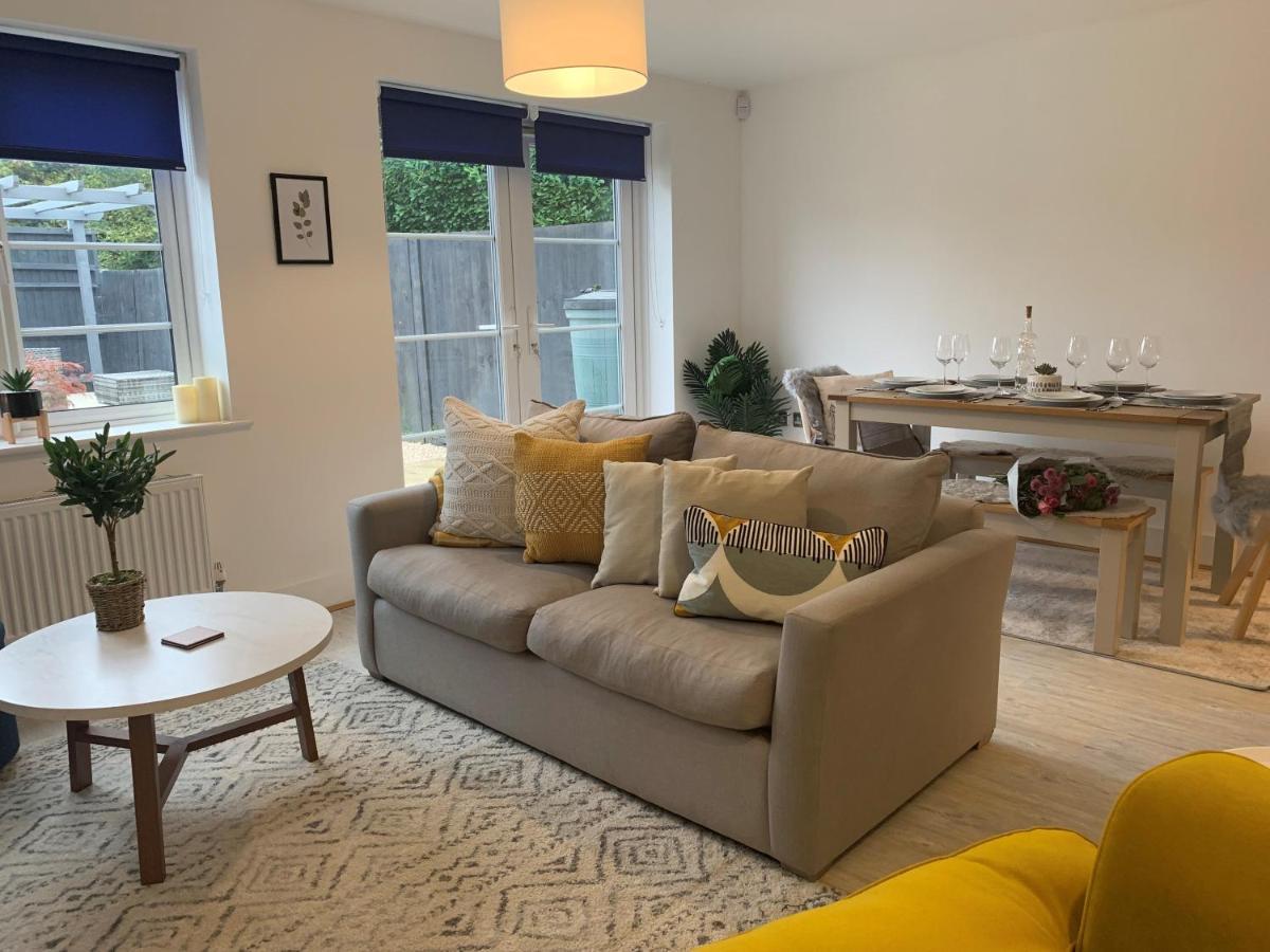 Stylish & Spacious 3 Bed House With 2 Free Car Parking Spaces Βίλα Appledram Εξωτερικό φωτογραφία