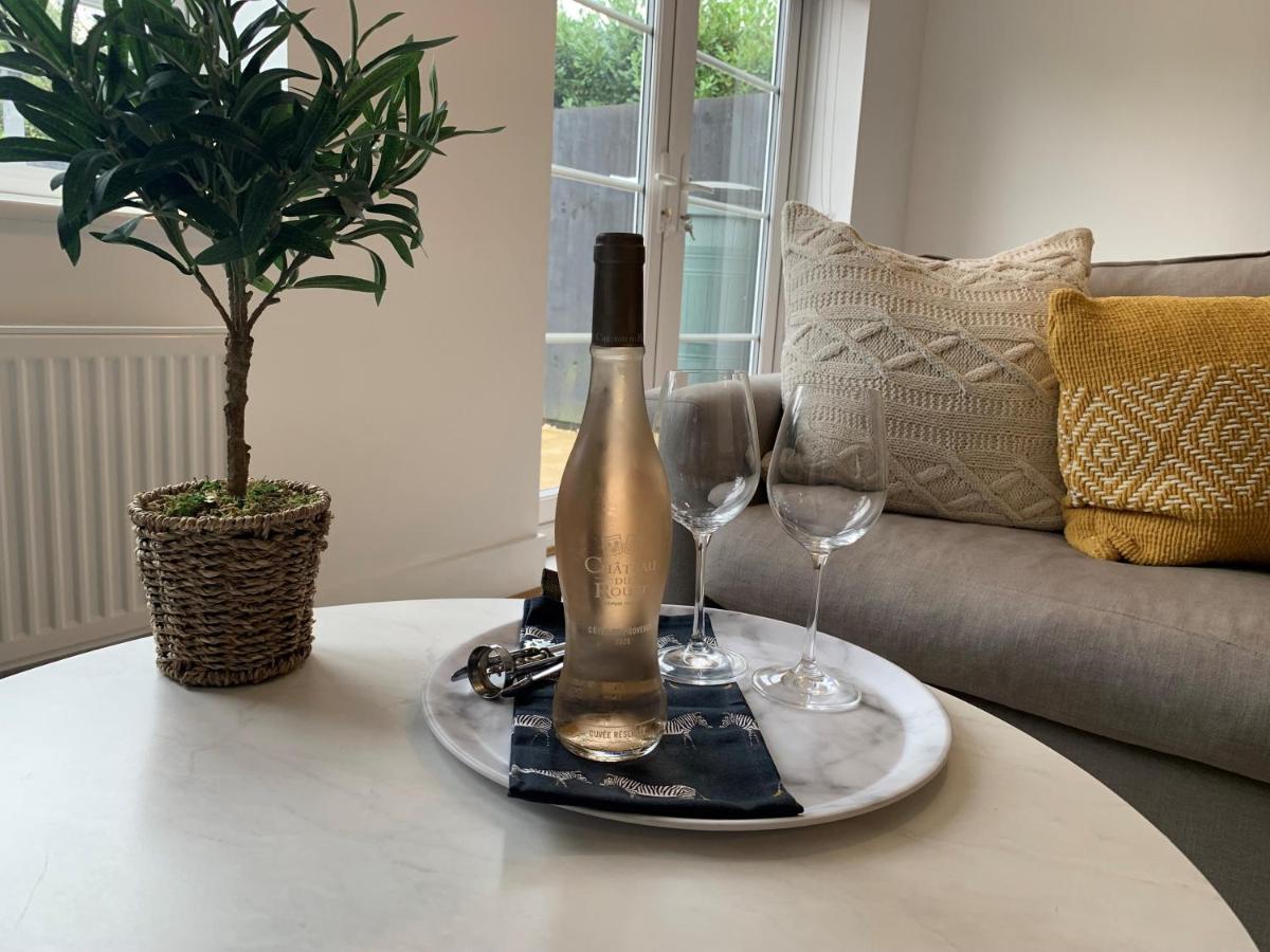 Stylish & Spacious 3 Bed House With 2 Free Car Parking Spaces Βίλα Appledram Εξωτερικό φωτογραφία