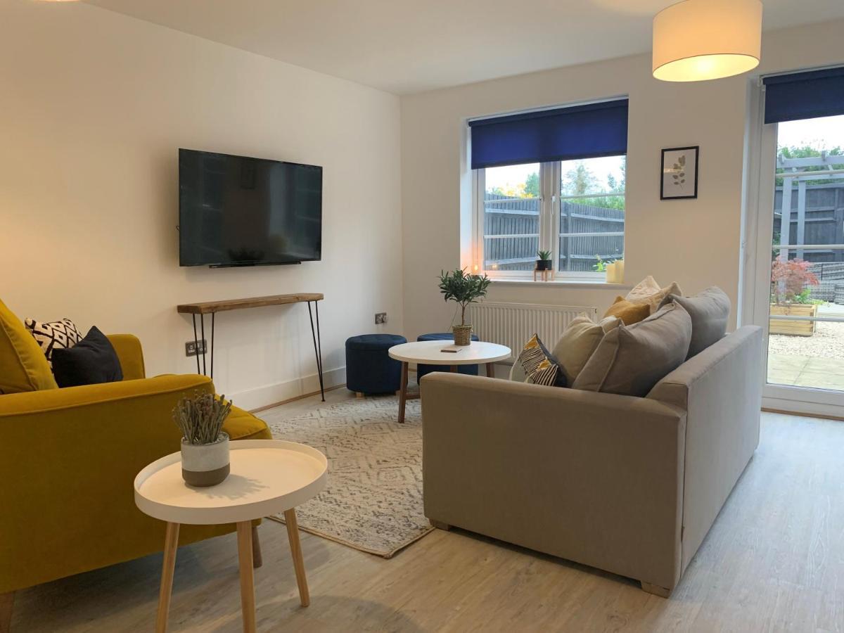 Stylish & Spacious 3 Bed House With 2 Free Car Parking Spaces Βίλα Appledram Εξωτερικό φωτογραφία