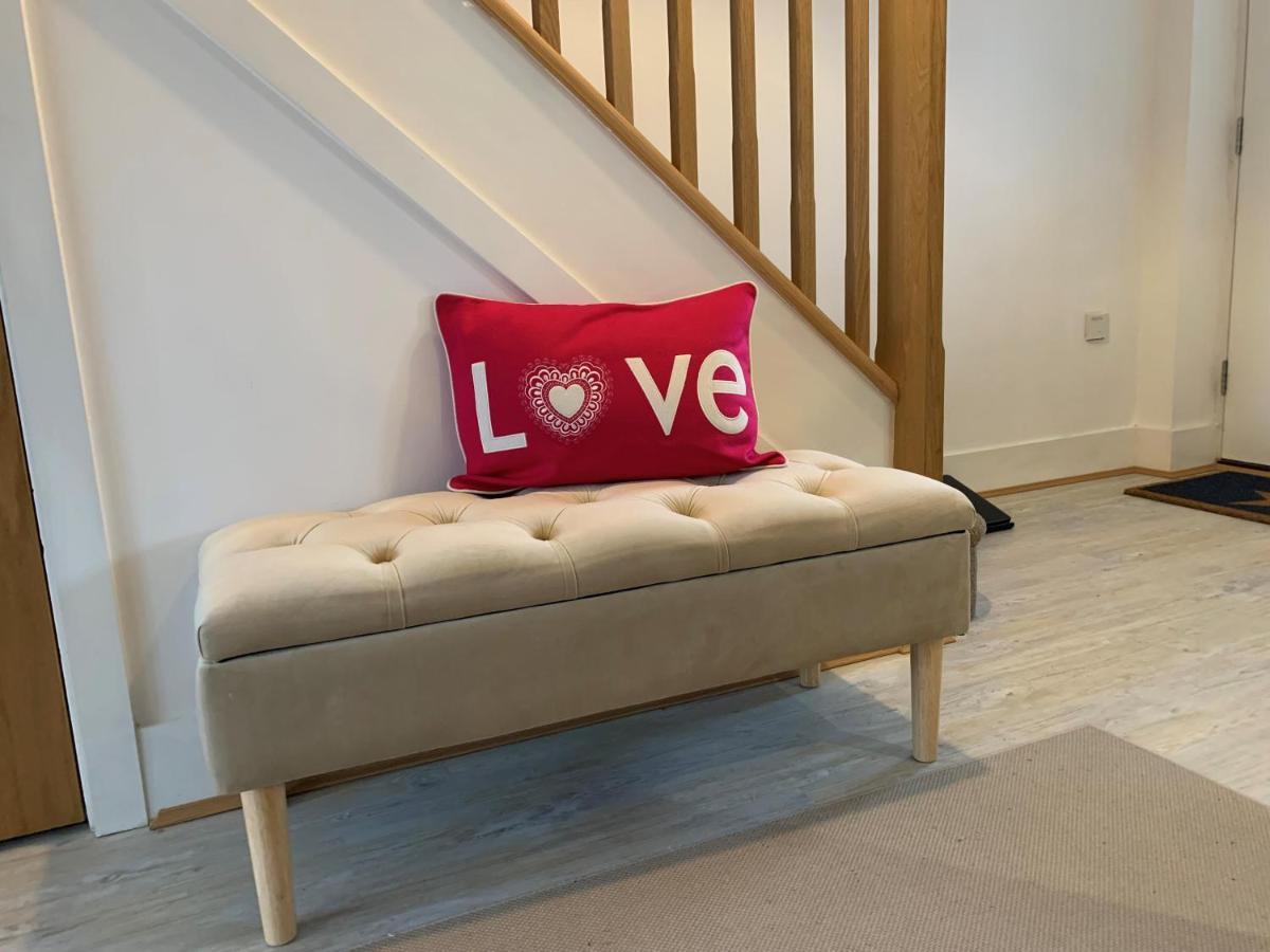Stylish & Spacious 3 Bed House With 2 Free Car Parking Spaces Βίλα Appledram Εξωτερικό φωτογραφία