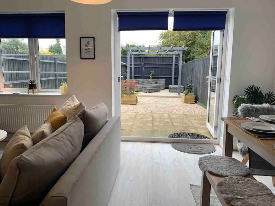 Stylish & Spacious 3 Bed House With 2 Free Car Parking Spaces Βίλα Appledram Εξωτερικό φωτογραφία