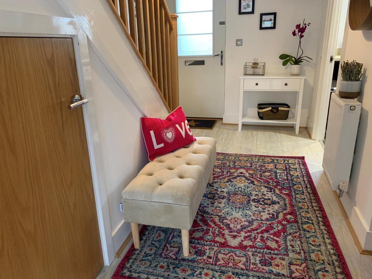 Stylish & Spacious 3 Bed House With 2 Free Car Parking Spaces Βίλα Appledram Εξωτερικό φωτογραφία