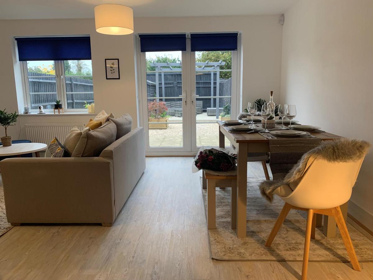 Stylish & Spacious 3 Bed House With 2 Free Car Parking Spaces Βίλα Appledram Εξωτερικό φωτογραφία