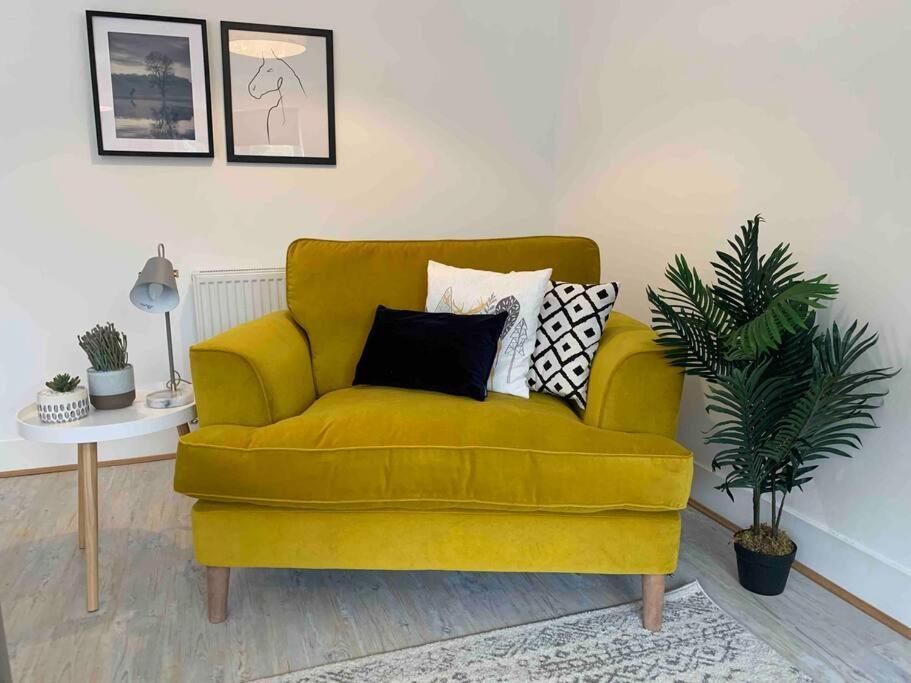 Stylish & Spacious 3 Bed House With 2 Free Car Parking Spaces Βίλα Appledram Εξωτερικό φωτογραφία