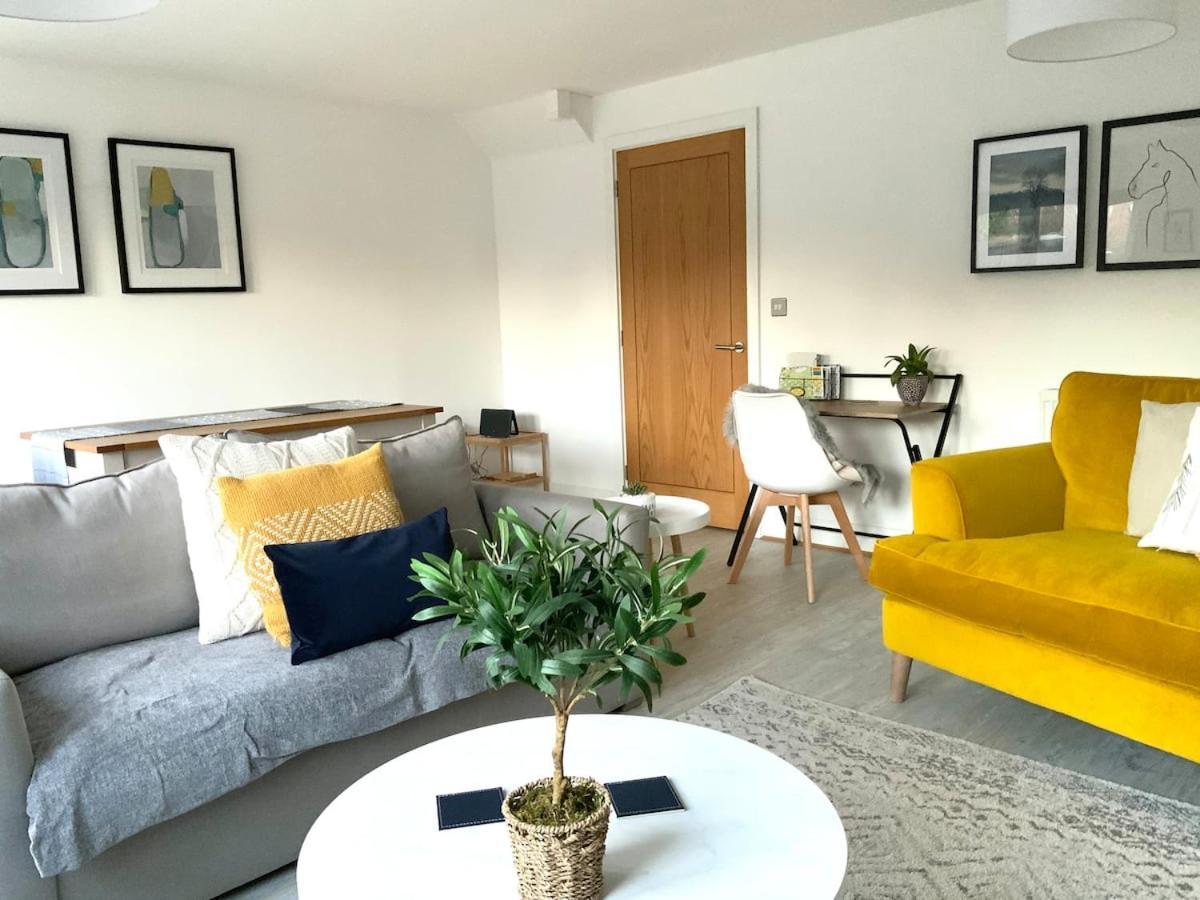 Stylish & Spacious 3 Bed House With 2 Free Car Parking Spaces Βίλα Appledram Εξωτερικό φωτογραφία