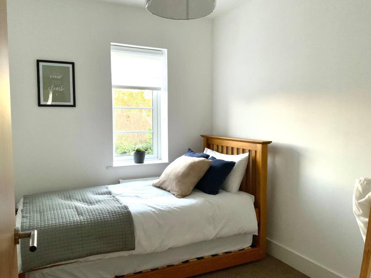 Stylish & Spacious 3 Bed House With 2 Free Car Parking Spaces Βίλα Appledram Εξωτερικό φωτογραφία